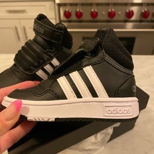 NWT Hoops Mid high top- size toddler size 6